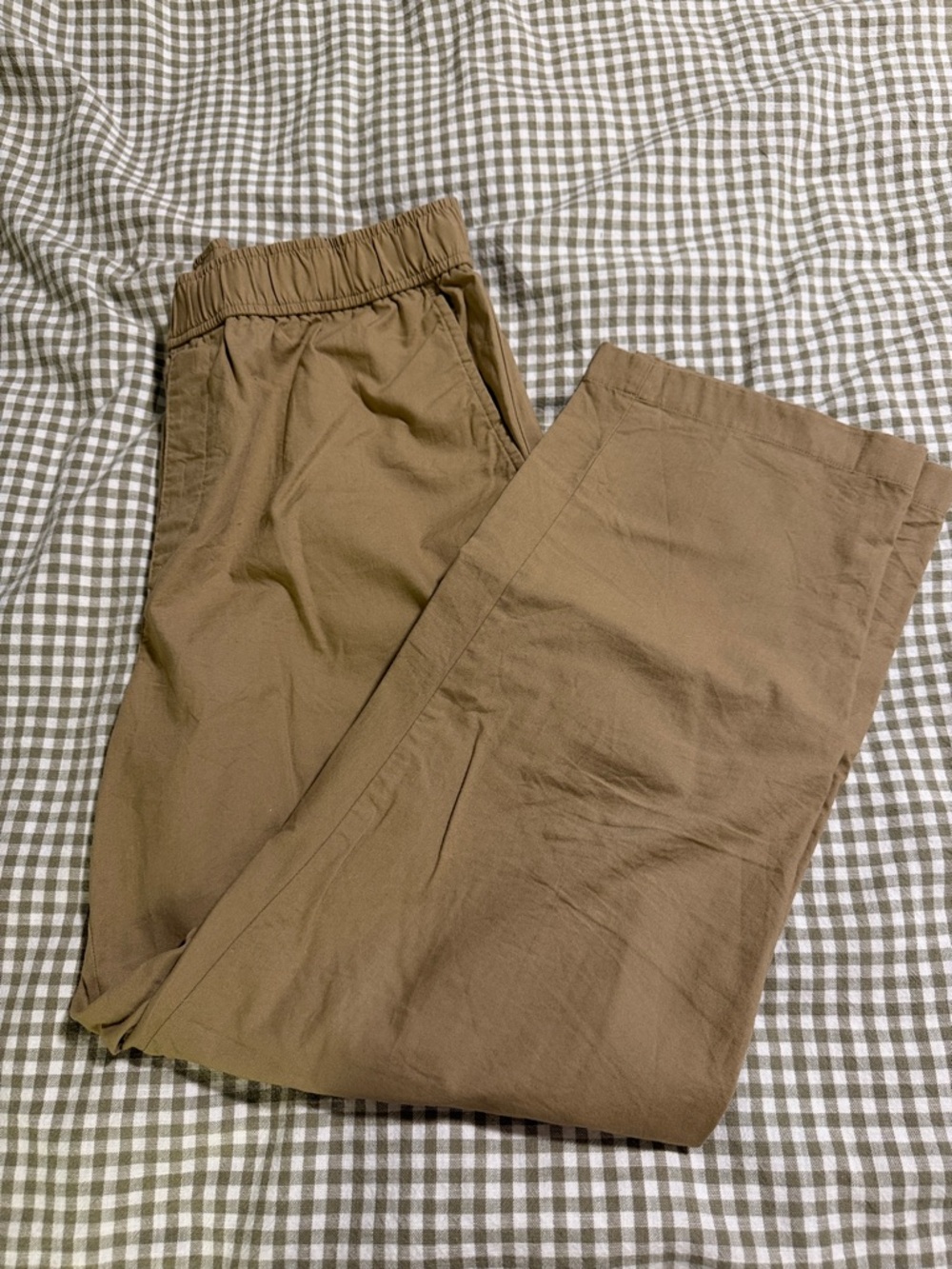 Women’s Uniqlo cotton relaxed ankle pants in tan